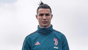 Cristiano Ronaldo confiante mostra como se prepara o Juventus-Inter Milão