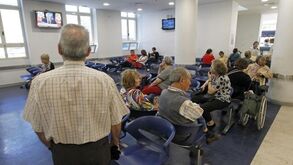 Coronavírus: Hospitais de Santa Maria e Pulido Valente limitam visitas a internados
