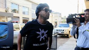 Ronaldinho Gaúcho mantém-se em prisão preventiva no Paraguai