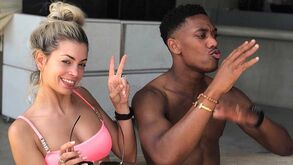 Mélanie da Cruz celebra aos saltos golo de Martial
