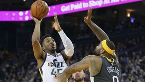 Donovan Mitchell é o segundo jogador da NBA a dar positivo