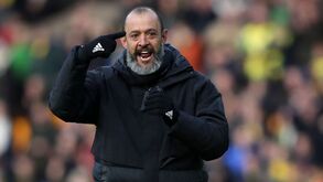 Nuno Espírito Santo dá murro na mesa: «Estarmos a jogar e existirem pessoas a morrer é absurdo!»