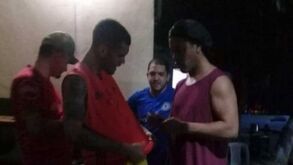 Equipas da prisão estão loucas por Ronaldinho mas impõem regra caricata ao ex-jogador
