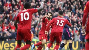 Liga inglesa admite acabar época já: jornal avança com solução para título e lugares de descida