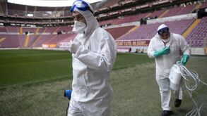 Associação italiana denuncia que clubes estão a convocar jogadores para treinar: «Vivem em Marte»