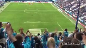 Yaremchuk cumprimentado pelos jogadores do Dínamo Kiev no aquecimento