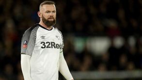 Wayne Rooney arrasa governo, federação e Premier League: «Trataram-nos como cobaias» 