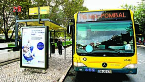 Transporte na Carris passa a ser gratuito: entradas e saídas são feitas pela porta traseira