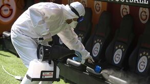 Um Galatasaray-Besiktas nunca visto: bancos desinfetados e um cenário desolador nas bancadas