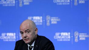 Covid-19: Presidente da FIFA elogia postura do mundo do futebol 
