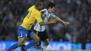 «Dar-lhe pancadas um de cada vez»: Felipe Melo revela tática do Brasil para travar Messi