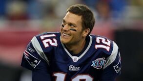 Tom Brady assina pelos Tampa Bay Buccaneers