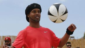 Carpintaria ajuda Ronaldinho a passar o tempo na prisão