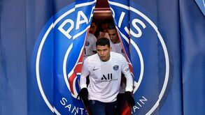 Thiago Silva seguiu Neymar e também 'fugiu' para o Brasil