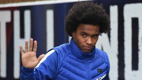 Willian admite jogar pelo Chelsea mesmo sem contrato