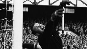 Lev Yashin morreu há 30 anos: 'aranha negra' foi eleito o melhor guarda-redes do século XX 