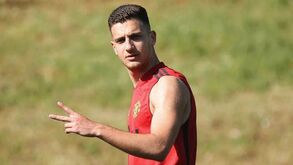 Diogo Dalot presta tributo ao pai