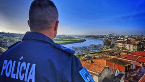 Três agentes da PSP em quarentena após apanharem fugitivo suspeito de ter coronavírus