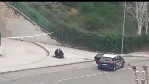 Inacreditável: espanhola 'fura' quarentena para correr e resiste à detenção