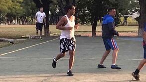 Ronaldinho brilha na prisão com 5 golos e 6 assistências: as imagens de um jogo diferente