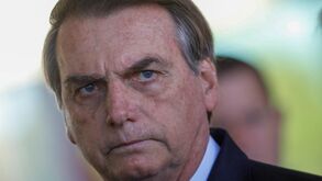 Coronavírus: Bolsonaro manda reabrir estradas e aeroportos fechados pelos governos regionais