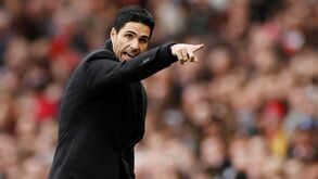 Arsenal adia regresso aos treinos: «Seria irresponsável pedir que jogadores voltassem agora»