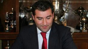Filho do ex-presidente do Real Madrid que morreu de coronavírus também está infetado
