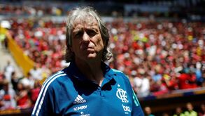 Jorge Jesus cumpre quarentena em casa 