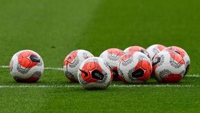 Clubes britânicos vão oferecer bilhetes aos profissionais de saúde