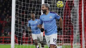 Coronavírus: Redução de salários até na rica Premier League