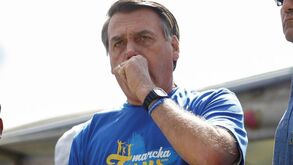 Bolsonaro sobre coronavírus: «Brasileiro pula num esgoto e sai mergulhando, não acontece nada»
