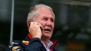 Helmut Marko e a 'trágica' escala no Dubai: «Tossiam para cima uns dos outros, davam encontrões»