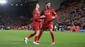 'Guerra' de marcas acaba: Nike permite ao Liverpool festejar o título com a New Balance