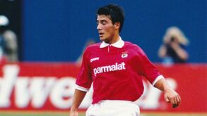 Marcas, patrocinadores e muito mais: o que mudou nas camisolas do Benfica dos últimos 25 anos