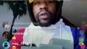 Floyd Mayweather mostra maços de notas e diz que vai prosperar na recessão provocada pelo coronavírus