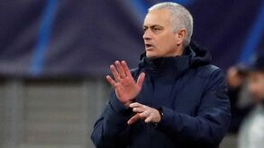 José Mourinho vai dar treinos pela internet