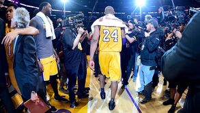 Toalha que Kobe Bryant usou no último jogo arrebatada em leilão por 30 mil euros