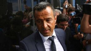 Ronaldo, Mourinho, Mendes e mais 24 personalidades do futebol doam 150.000 máscaras