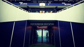 Tottenham de José Mourinho corta salários dos funcionários em 20%
