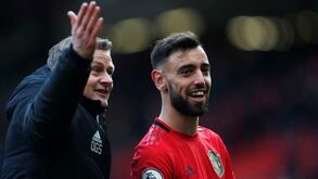 Atenção, Bruno Fernandes: Solskjaer quer que mulheres dos jogadores participem nos exercícios