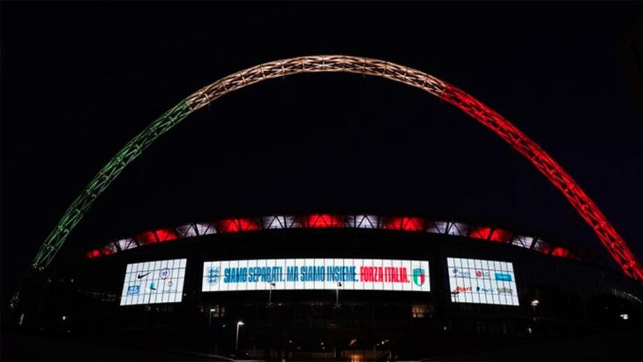 Wembley ganhou novas cores em homenagem aos italianos