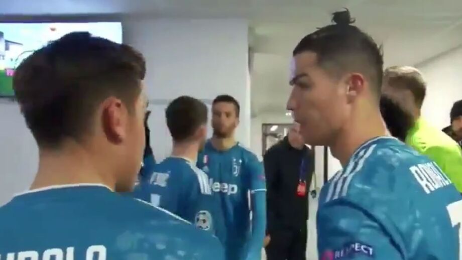 Dois jogadores criticaram equipa no intervalo do jogo com o Lyon