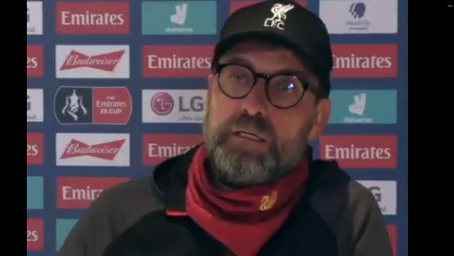 Técnico do Liverpool diz o assunto não deve ser comentado por um treinador de futebol