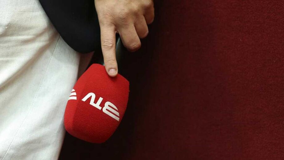 Ao referir que o encontro estava a iniciar-se com atraso, disse que "a corja do FC Porto" entrou cinco minutos depois de a equipa do Benfica estar em campo.