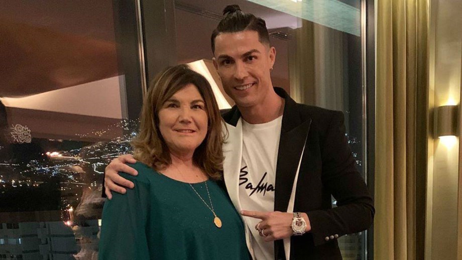 Mae De Ronaldo Sofre Avc E Esta Internada Na Madeira Fora De Campo Jornal Record