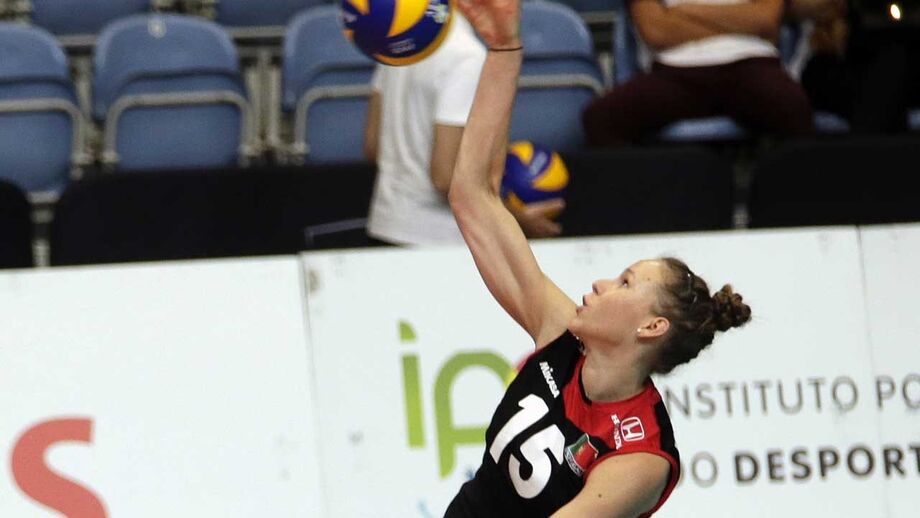 Júlia apostou na carreira desportiva, seguindo o exemplo familiar, e brilha na Seleção Nacional e no campeonato francês
