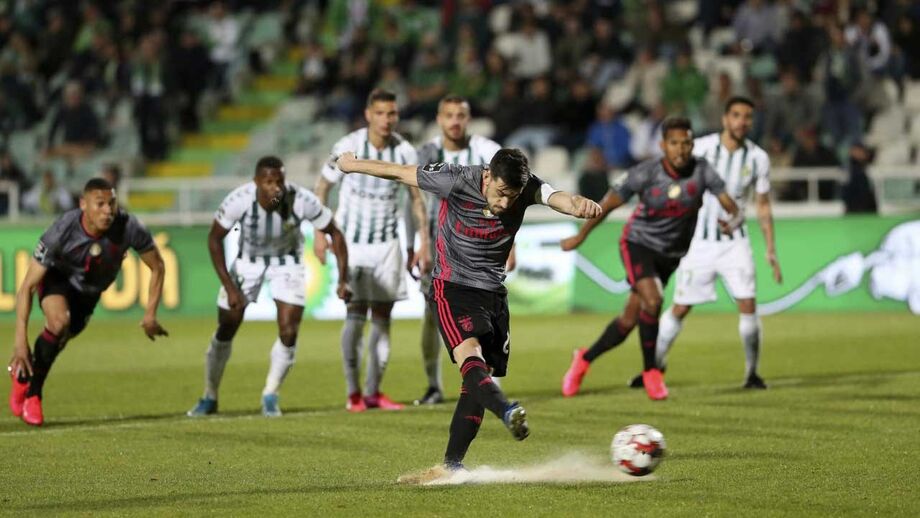 A crónica do V. Setúbal-Benfica, 1-1: chão que queima
