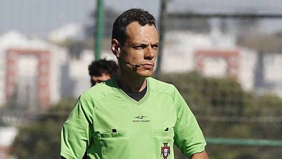 Líder do Anadia e a arbitragem que chocou o Campeonato de Portugal: «Havia um doido em campo»