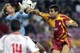 Hakan Sukur - Um dos maiores ídolos da história do Galatasaray ganha a vida, atualmente, a ser condutor da plataforma de transportes Uber, nos Estados Unidos.