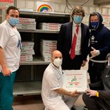 'Super Dragões' distribuíram pizzas e bebidas no Hospital Santo António